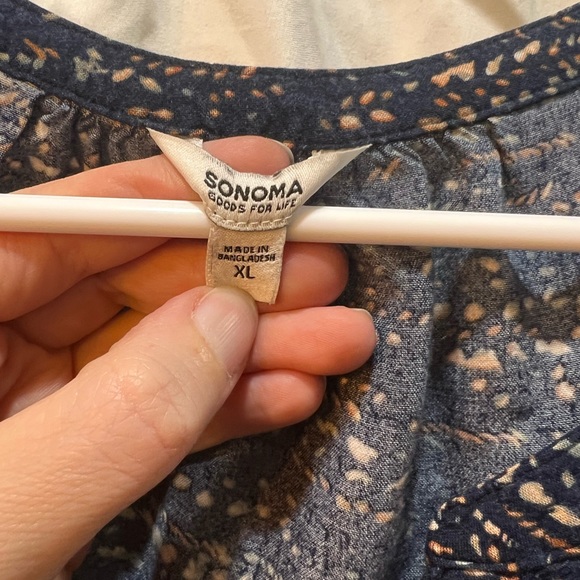 Flattering business casual top - Picture 2 of 2